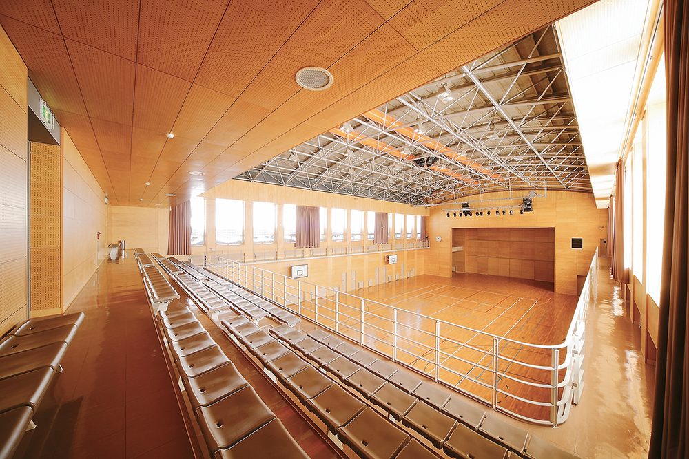 エントランス棟1F・2F〈アリーナ（体育館）〉の写真